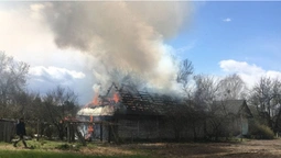 На Волині горів дерев’яний будинок (фото, відео)