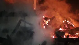 Поблизу Буковеля загорівся готель: є жертва (фото)