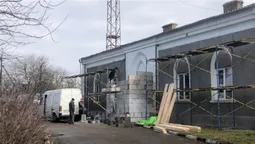 На Волині сім'я обклеїла пінопластом пам'ятку архітектури (фото)