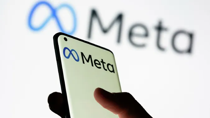 Meta заблокувала російські пропагандистські ЗМІ у Facebook