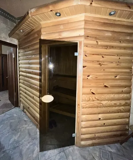 Бордель у центрі Луцька виставили на продаж (фото)