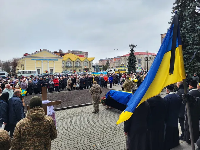 Не дожив два дні до 50-річчя: у Ковелі попрощалися із воїном Ігорем Кобишем (фото)