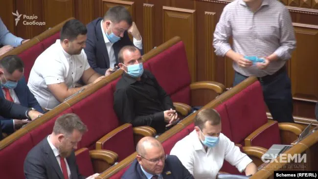 Хто кому брат: як, попри обіцянки, в команді Зеленського процвітає «кумівство» (фото, відео)
