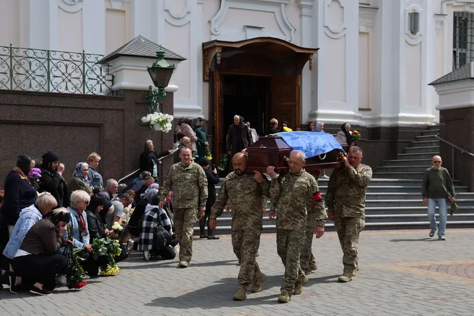 У Луцьку провели в останню дорогу Героя Олександра Кобилька (фото)