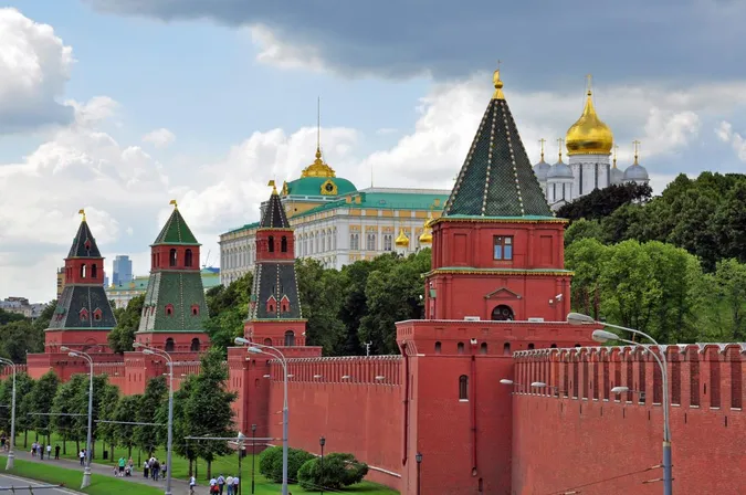 Невідомі дрони атакували москву і ще кілька російських областей