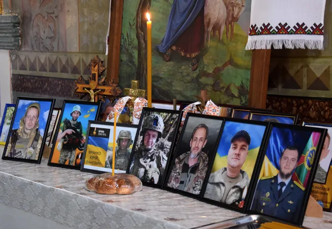 У Луцьку ордени загиблих прикордонників передали їхнім рідним (фото)