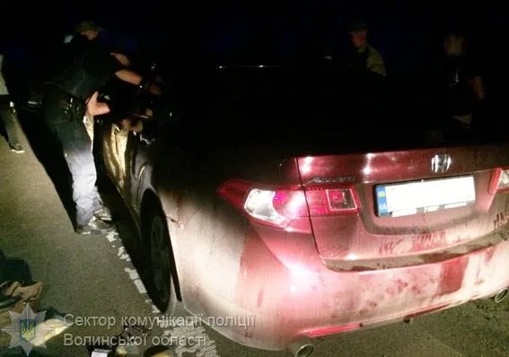 Біля Луцька затримали авто з людиною в багажнику (фото, оновлено)