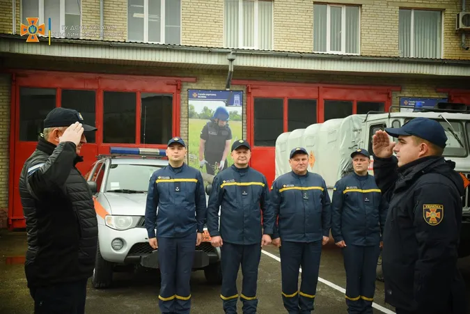 Волинські піротехніки вирушили розміновувати Донеччину (фото)