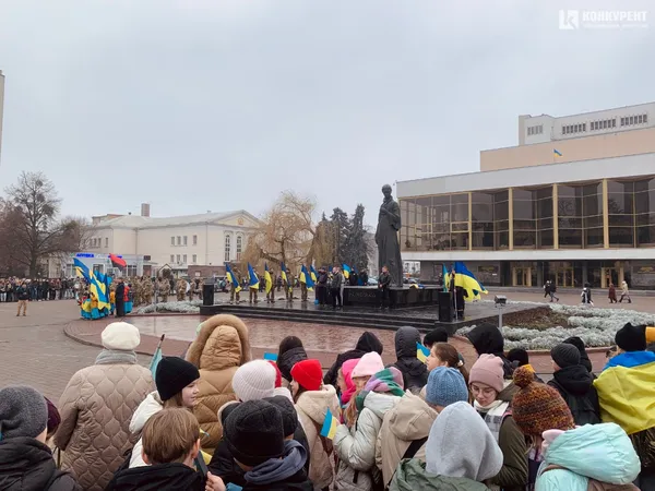 У Луцьку в День Соборності створили «ланцюг єднання» (фото)