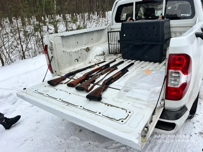 На Волині спіймали браконьєрів зі зброєю та рештками тварини (фото, відео)