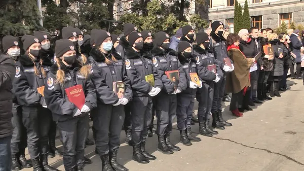 Прийди зі своїм «Кобзарем»: у Луцьку на акцію принесли «Кобзаря», якому майже 200 років