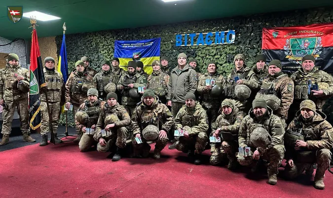 Командир 14-ї ОМБр відзначив побратимів нагородами (фото)