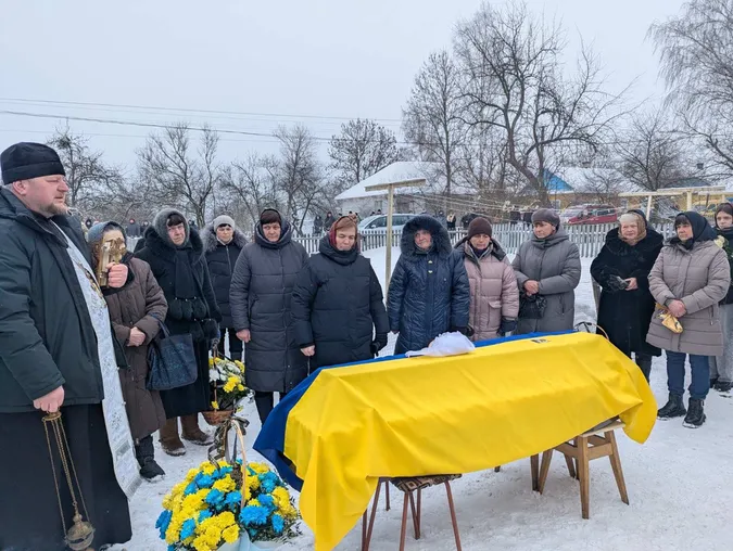 Зник понад рік тому: на Волині попрощаються із воїном Володимиром Вавринюком (фото)