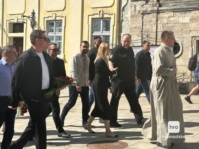 У Львові попрощалися із вбитим політиком Андрієм Парубієм: хто прийшов на поховання (фото)