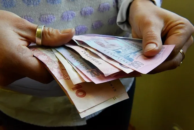 У Кабміні сказали, коли «мінімалка» виросте до 4 100 гривень