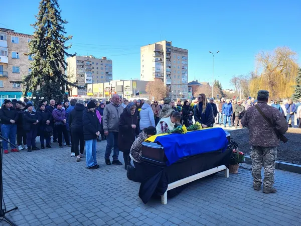 Двічі доброволець: у Ковелі попрощалися з 41-річним воїном Вячеславом Куцем (фото)