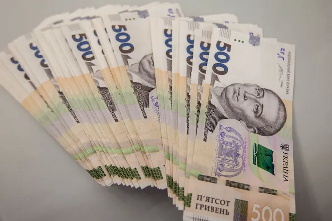МОЗ хоче спрямувати 100 мільйонів гривень на «підйомні» для медиків (відео)