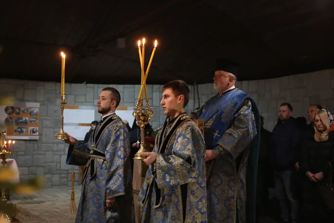 У першому храмі Луцька, якому майже тисяча років, помолилися перед стародавньою іконою (фото)