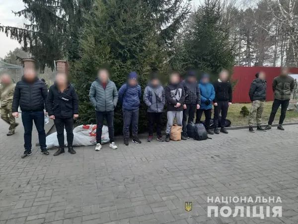 Затримання чоловіків у Луцьку