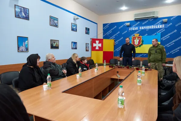 У Луцьку родинам загиблих військовослужбовців вручили нагороди (фото)