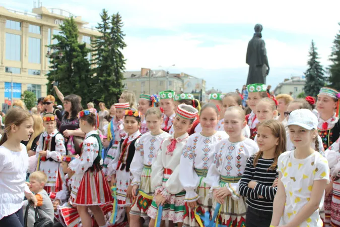 Школярі «промарширували» Луцьком (фото)