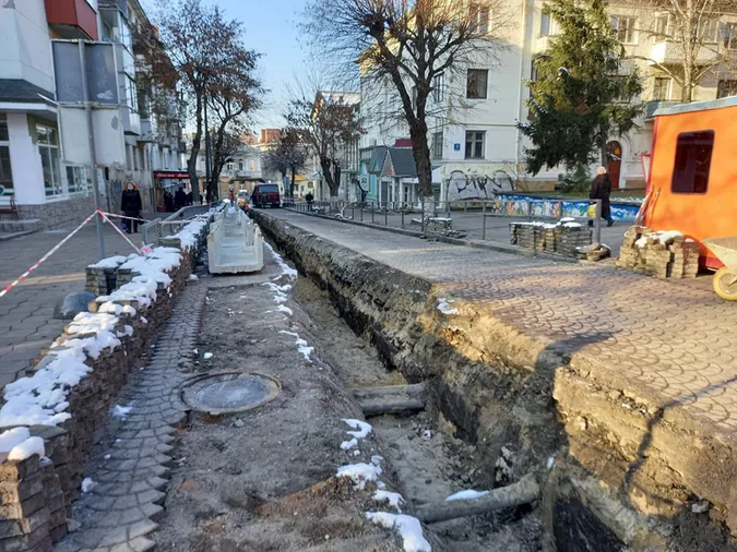 У Луцьку перекрили рух на Сенаторки Левчанівської – замінюють кабель (фото)