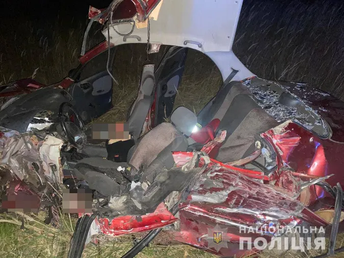 Смертельна ДТП на Волині: Daewoo Lanos виїхав на «зустрічку» і врізався в КамАЗ (фото, відео)