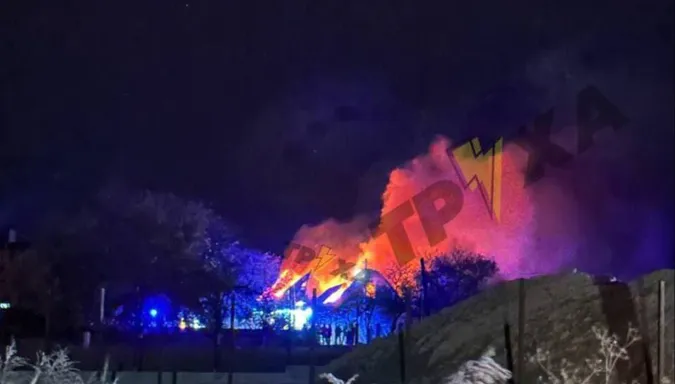 У Струмівці палає житловий будинок (відео)