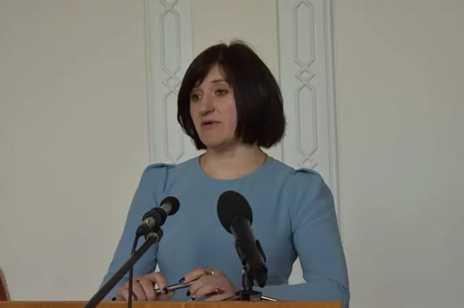 Чиновницю, яку «взяли» на хабарі, відсторонили від роботи у Волинській ОДА