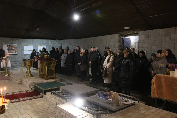 У першому храмі Луцька, якому майже тисяча років, помолилися перед стародавньою іконою (фото)