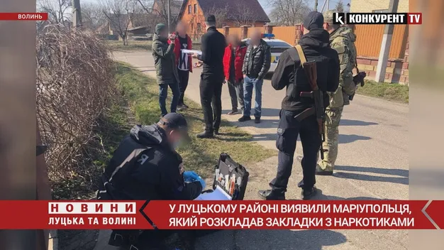 «Чужий у селі»: під Луцьком зловили «закладника» з Маріуполя (фото, відео)