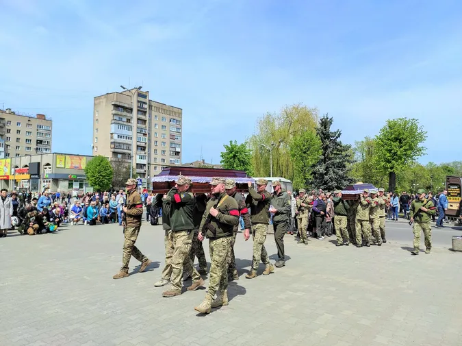 У Ковелі попрощалися із загиблими Героями Сергієм Жуком та Володимиром Семенюком (фото)