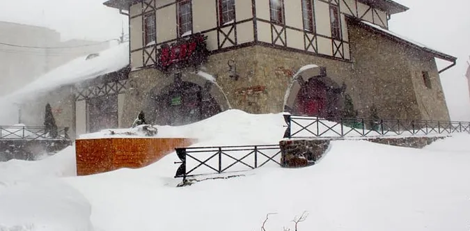 Як замело Нововолинськ: снігові замети в людський ріст (фото)