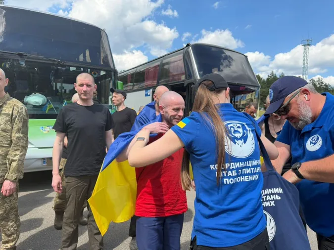 З полону ворога до України повернулися ще 185 захисників