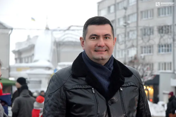 1-2-3, ялиночко, гори: в центрі Луцька - запалення ялинок (фото)