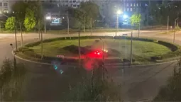 У Луцьку біля «Глобуса» авто вилетіло на кільце (фото)
