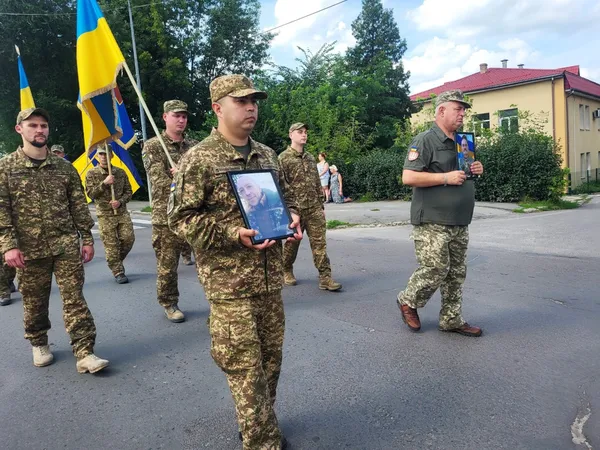 Війна забирає найкращих: у Ковелі попрощалися із Юрієм Лобашовим та Олександром Дубуком (фото)