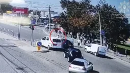 У Луцьку водій BMW наїхав на пішохода та втік з місця ДТП (відео)