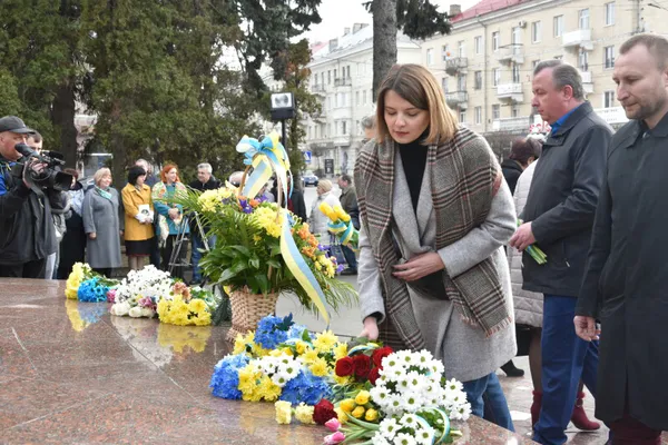 У центрі міста лучани читали вірші Шевченка (фото)
