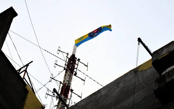 Не помилилися: прапор у центрі Луцька повісили правильно