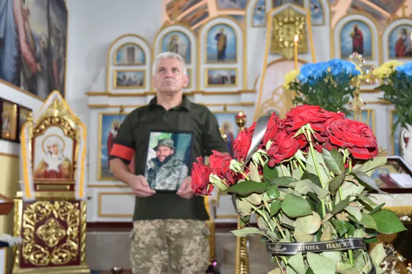 Загинув поблизу Мар'їнки: під Луцьком провели в останню дорогу Героя Віктора Демчура (фото)
