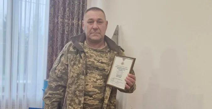 Військового з Луцького району відзначили нагородою Головнокомандувача ЗСУ «Золотий хрест» (фото)