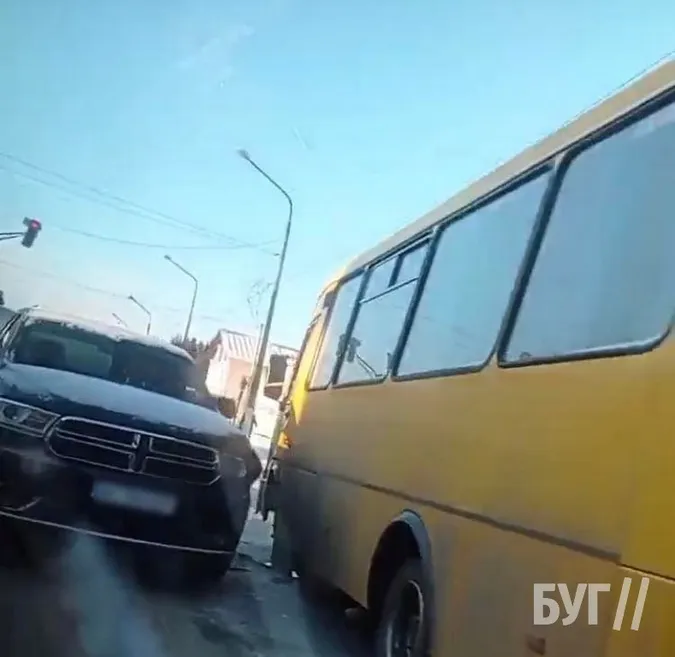 ДТП на Волині: водійка не впоралась з керування і в'їхала в маршрутку (фото)