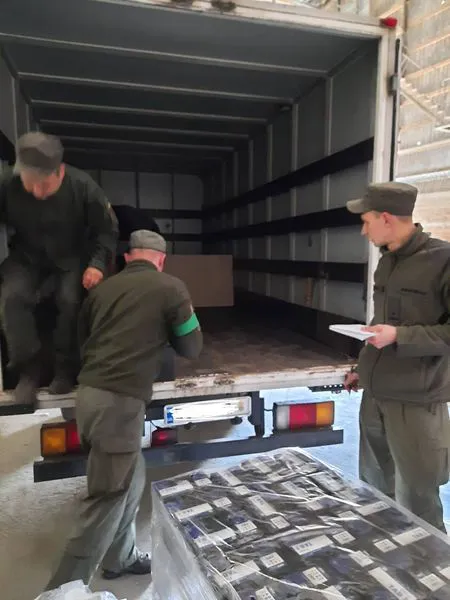 Конфісковані російські акумулятори і шини передали волинським військовим (фото, відео)