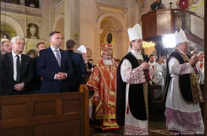 Як у Луцьку молився президент Польщі (фото, відео)