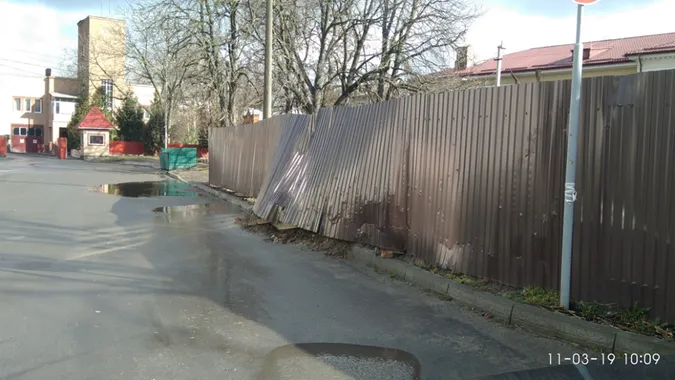Володимирських підприємців зобов’язали привести паркани та фасади до порядку (фото)