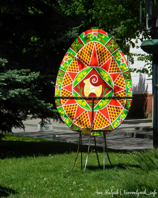 Як прикрасили Нововолинськ до Великодня (фото)