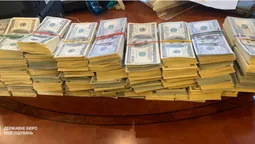 Відмивали мільйони доларів: ДБР розкрило схему виведення коштів російських бізнесменів з країни (фото, відео)