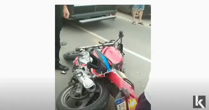 У Світязі мотоцикл на швидкості «влетів» у бус та легковик (відео)