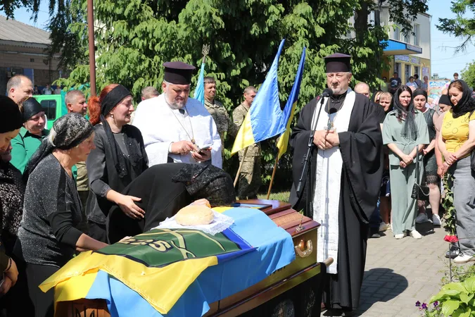 На Волині попрощалися із Захисником Віктором Миколайчуком (фото)